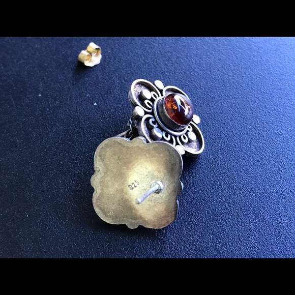 Sterling Silver & Amber studs - Picture 3 of 3